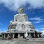 Stéfani Bays Instagram - Nessa sequência 3 dos templos que pude conhecer, incluindo o BIG BUDA 🙏🏼🙏🏼 Thailand