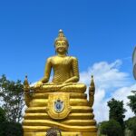 Stéfani Bays Instagram - Nessa sequência 3 dos templos que pude conhecer, incluindo o BIG BUDA 🙏🏼🙏🏼 Thailand
