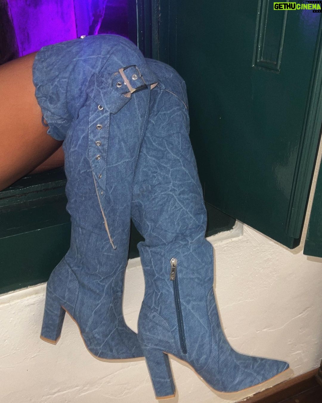 Stéfani Bays Instagram - Noite de rodeio @jaguariunarodeofestival 🤠 🤍 Jaguariúna