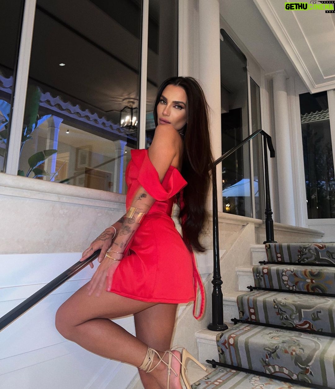 Stéfani Bays Instagram - #tbt eu a lua e um vestido vermelho. ♥️ 💃🏻 França, Europa