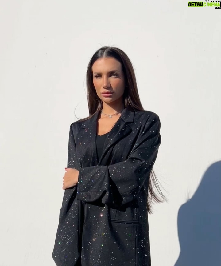 Stéfani Bays Instagram - Aquele blazer Oversize nesse friozinho não tem erro. 🫰🏼 Jurerê Internacional