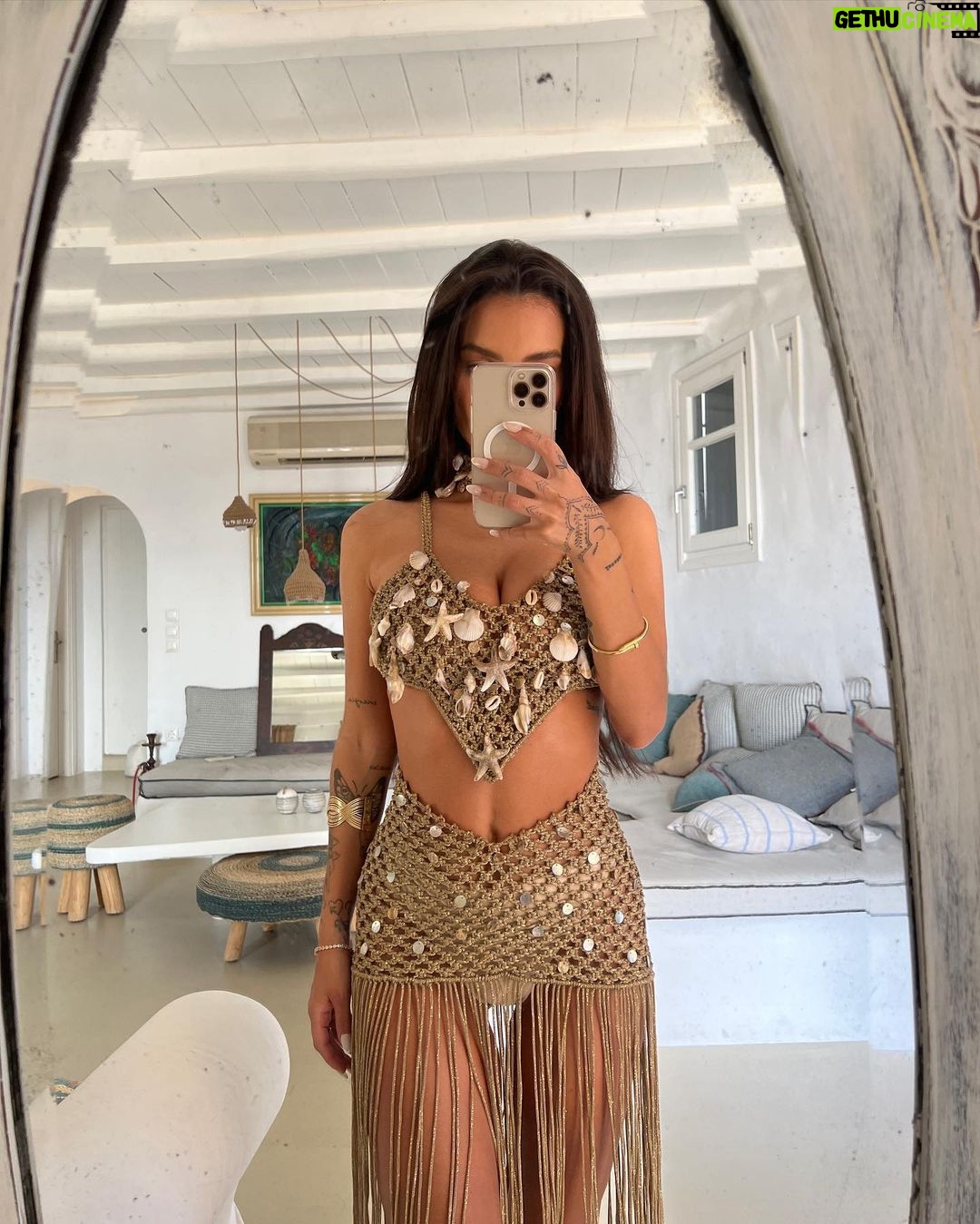 Stéfani Bays Instagram - E a perfeição que é esse look da @emanahandmade? 😍🔥 Mykonos, Greece