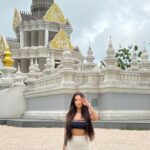 Stéfani Bays Instagram - Nessa sequência 3 dos templos que pude conhecer, incluindo o BIG BUDA 🙏🏼🙏🏼 Thailand