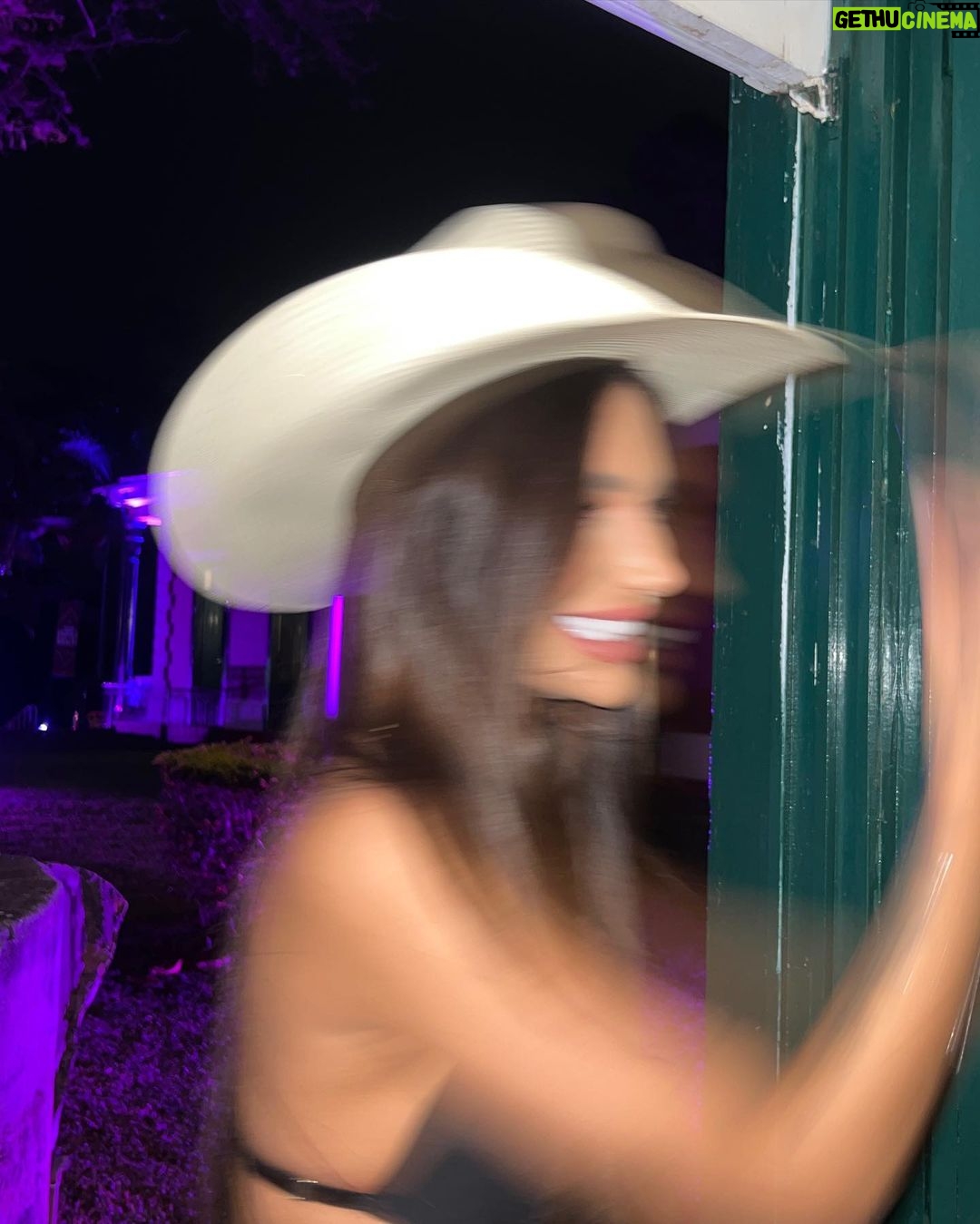 Stéfani Bays Instagram - Noite de rodeio @jaguariunarodeofestival 🤠 🤍 Jaguariúna