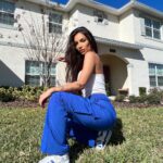 Stéfani Bays Instagram - Eai, estão curtindo acompanhar minha viagem por Orlando? Essa é a casa que eu aluguei com a @starsvacationhomes! Eu to apaixonada! 😻♥️🇺🇸 Para quem quer vir em família ou amigos, essa é a melhor opção pra ficar todo mundo junto. E além disso, quem pensa em investir, a Stars Vacation Homes é uma imobiliária completa: trabalham com compra, venda e aluguel... a busca das casas é personalizada para seu perfil e necessidades, eles sempre encontram a melhor oportunidade de mercado. Só chamar a Elaine @garciagrealty e ela resolve tudo! Obrigado @starsvacationhomes por me receber da melhor forma! 🫶🏼 Orlando Florida