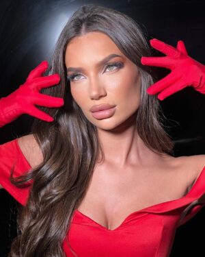 Stéfani Bays Instagram - Nos domingos usamos vermelho! ♥️💃🏻