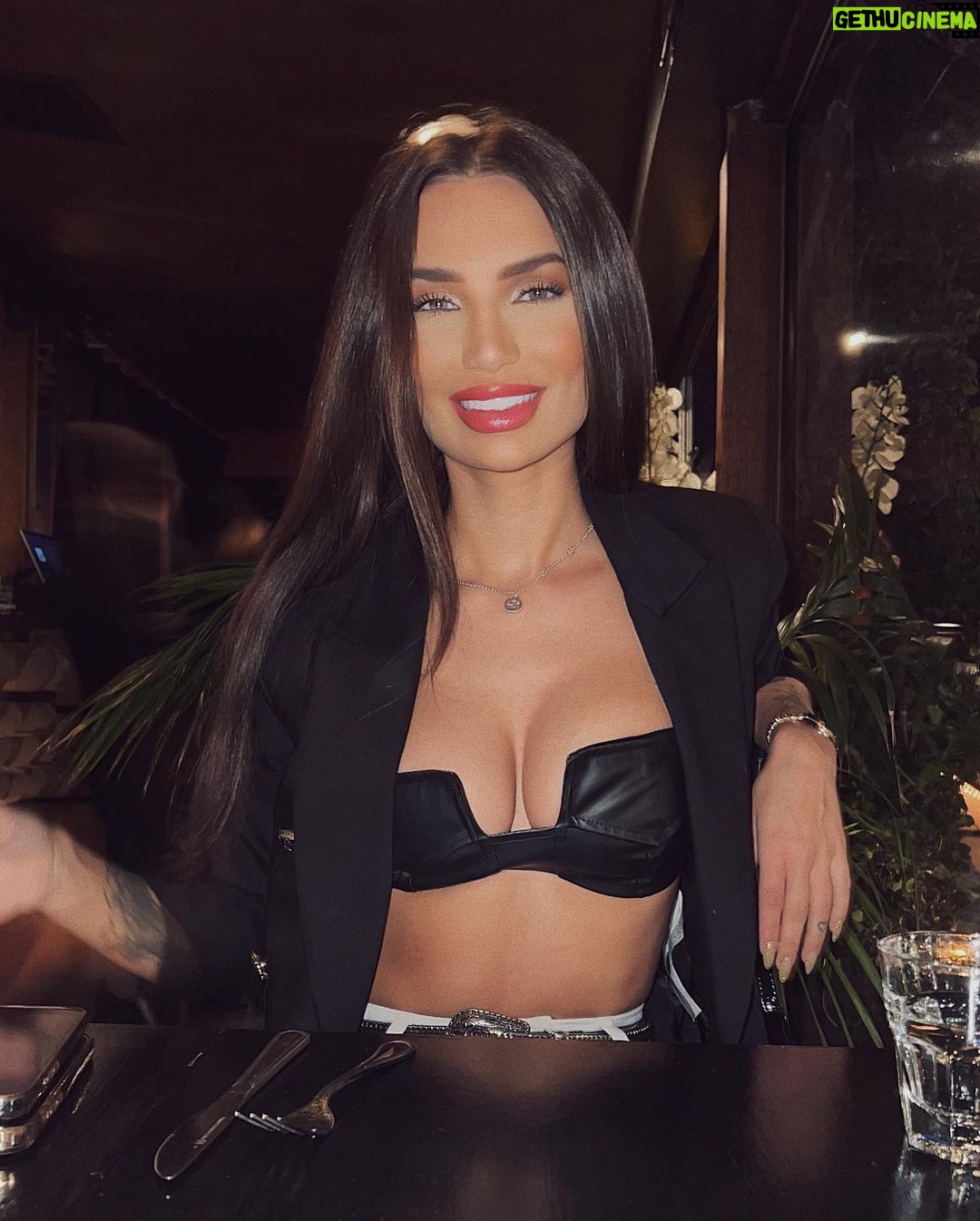 Stéfani Bays Instagram - night out in b&w ✨🔳 Yamashiro Hollywood