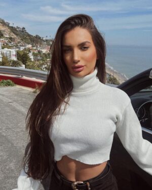 Stéfani Bays Instagram - The sky’s more blue in Malibu 🦋