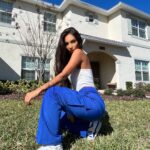 Stéfani Bays Instagram - Eai, estão curtindo acompanhar minha viagem por Orlando? Essa é a casa que eu aluguei com a @starsvacationhomes! Eu to apaixonada! 😻♥️🇺🇸 Para quem quer vir em família ou amigos, essa é a melhor opção pra ficar todo mundo junto. E além disso, quem pensa em investir, a Stars Vacation Homes é uma imobiliária completa: trabalham com compra, venda e aluguel... a busca das casas é personalizada para seu perfil e necessidades, eles sempre encontram a melhor oportunidade de mercado. Só chamar a Elaine @garciagrealty e ela resolve tudo! Obrigado @starsvacationhomes por me receber da melhor forma! 🫶🏼 Orlando Florida