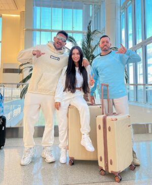 Stéfani Bays Instagram - WELCOME ORLANDO 🇺🇸✈️

Aqui será nos próximos dias juntos com a @roteirovip que organizou toda nossa viagem! Acompanhem tudo pelos nossos stories 🫶🏼 

@roteirovip / @instagramdorodrigo