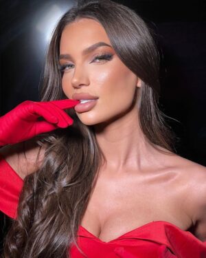 Stéfani Bays Instagram - Nos domingos usamos vermelho! ♥️💃🏻