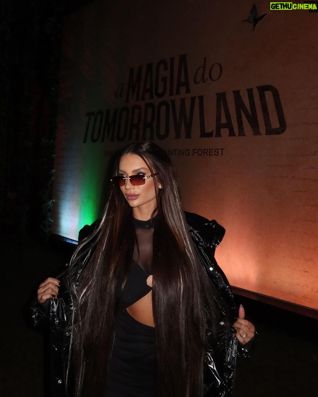 Stéfani Bays Instagram - #tomorrowland Tomorrowland Brasil