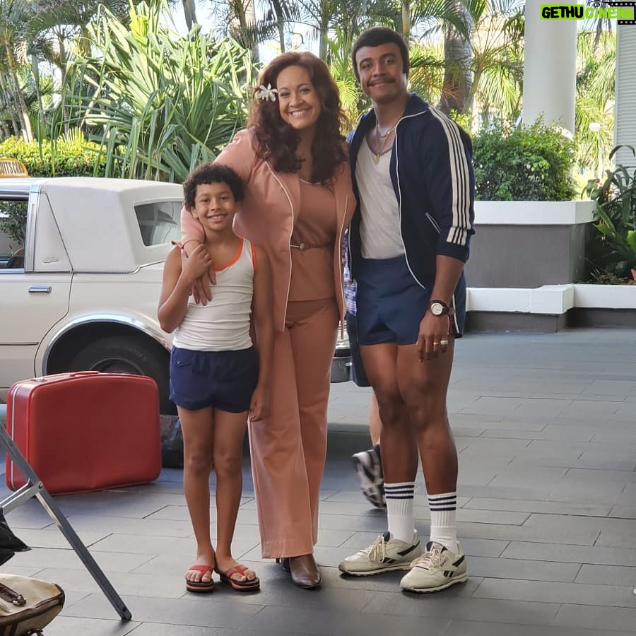 Stacey Leilua Instagram - Love this family pic 🥰 thanks for capturing us, @mrs.groulx 💗🌺📸