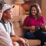Stacey Leilua Instagram - “Ya Mama been singing Creedence for an hour!” 🤣🤣🤣 thank goodness for EVERYONE in the room that wasn’t true 🤪 this scene was a lot of fun 🥰🙌🏽🎶 The first season of #YoungRock is available to watch on @peacocktv get into it! @nbc @nbcyoungrock ❤️🌺💪🏽📺