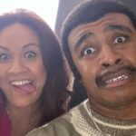 Stacey Leilua Instagram - “Ya Mama been singing Creedence for an hour!” 🤣🤣🤣 thank goodness for EVERYONE in the room that wasn’t true 🤪 this scene was a lot of fun 🥰🙌🏽🎶 The first season of #YoungRock is available to watch on @peacocktv get into it! @nbc @nbcyoungrock ❤️🌺💪🏽📺