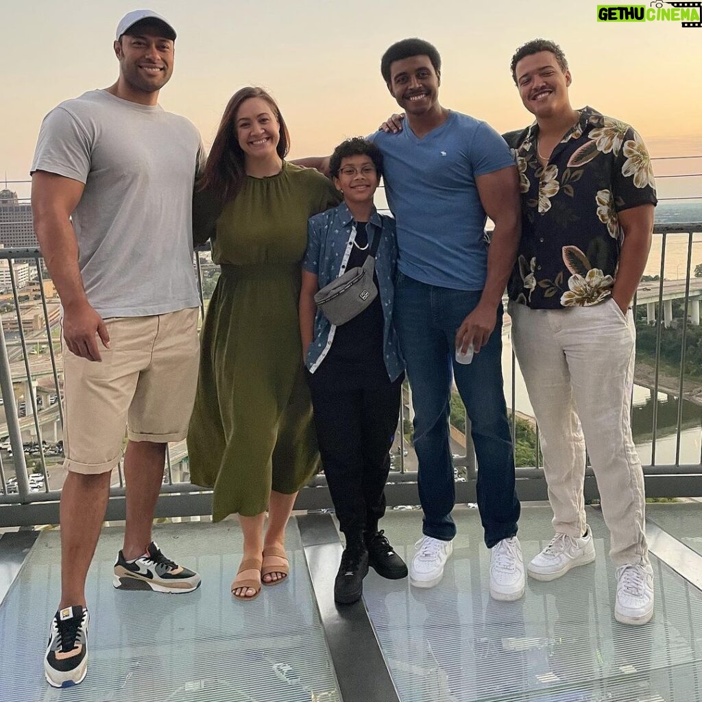 Stacey Leilua Instagram - Back with my guys 🥰💪🏽 Memphis, Tennessee