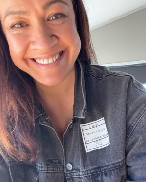 Stacey Leilua Instagram - Thanks for having me at your cool school today #RoberstonRoadSchool! You made me feel so welcome for my very first ever @duffybooks Role Model Assembly 🥰 Fa’afetai tele lava xx never forget it’s cool to read and it’s REALLY cool to be a brown kid from South Auckland (just like me) Alofa atu xx 📚🐛 #RobertsonRoadSchool #duffybooksinhomes #duffybooksinschools #Mangere #SouthAuckland 🌺