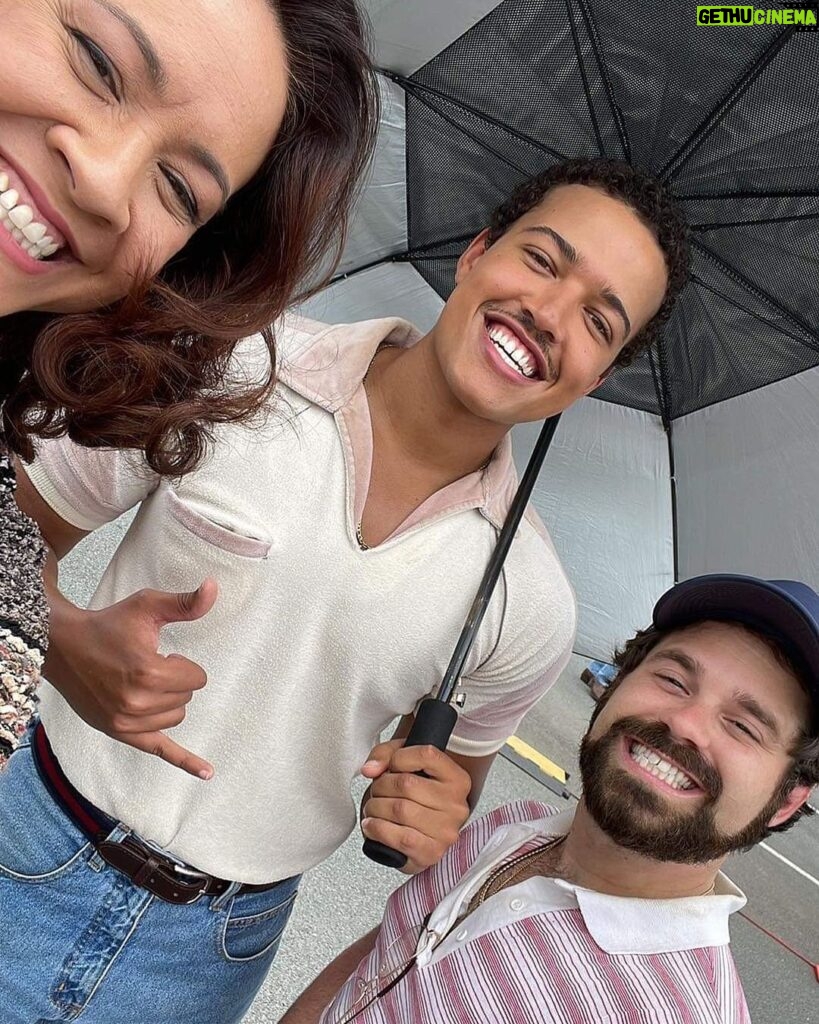 Stacey Leilua Instagram - @davetkoenig said we should be advertising toothpaste 😂😁 A bit of #YoungRock #BTS with the dudes @bradleyconstant and @ryan_pinkston 🙌🏽