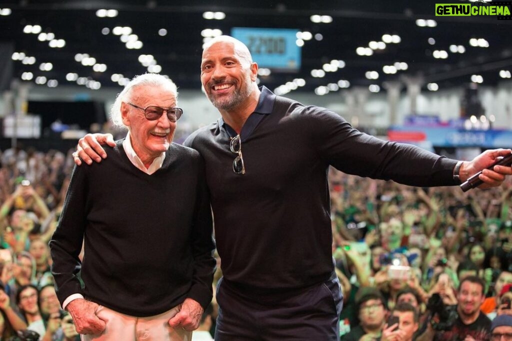 Stan Lee Instagram - Seeing stars 🤩✨ #tbt to that time Stan introduced @therock on stage at @comicconla in 2017! #StanLee