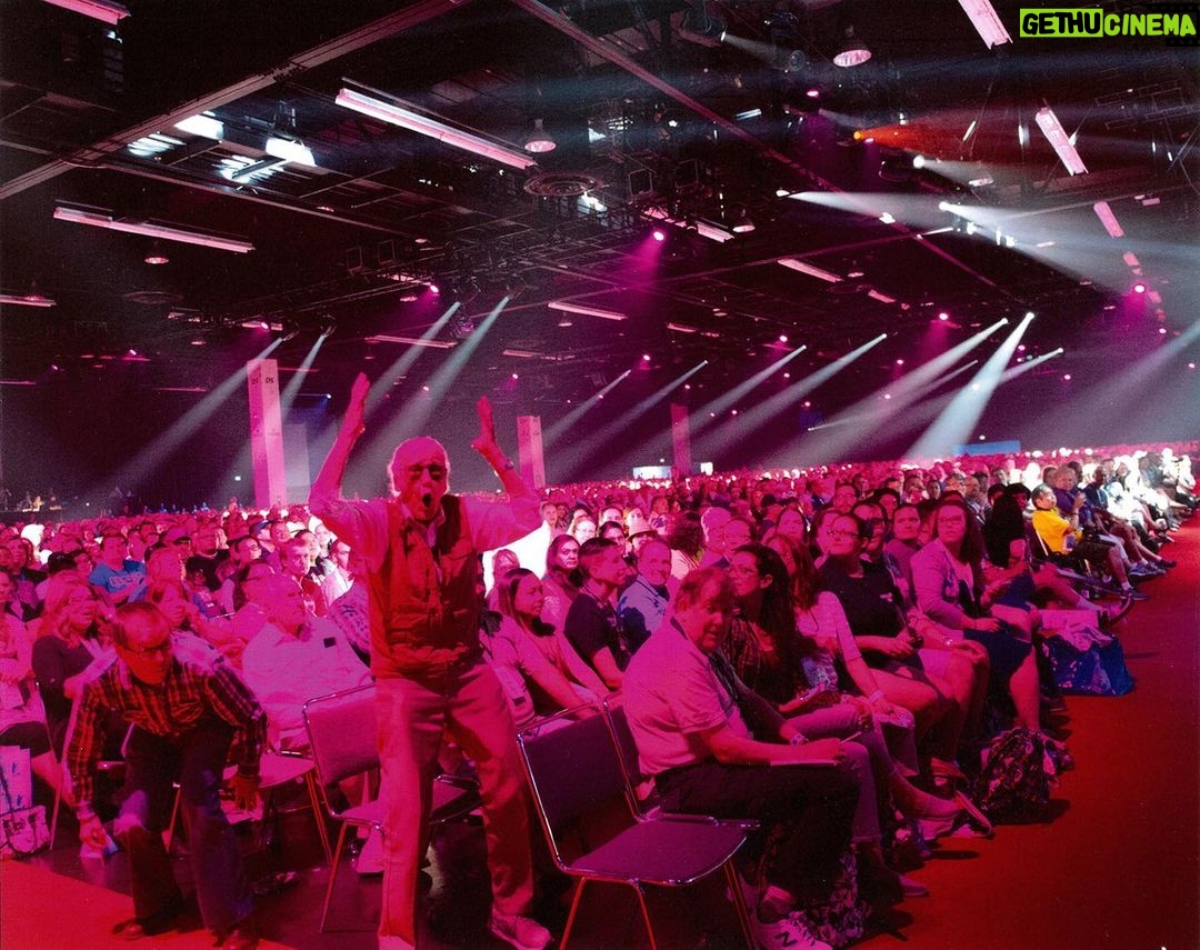 Stan Lee Instagram - Stan at D23 in 2015 demonstrating how any fan would have felt sitting next to him at an event! 🤩 #StanLee100 #StanLee