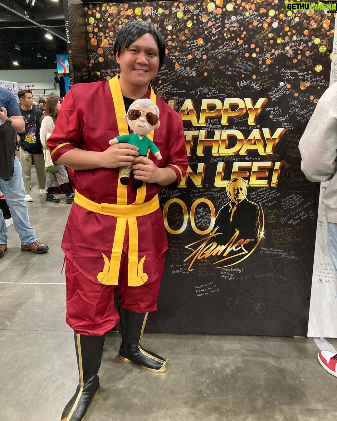 Stan Lee Instagram - Cosplayers 🤝 the Little Stan Lee plush Stop by booth 1127 at @comicconla today and tomorrow to snap a photo with the plush, sign our centennial message wall, make your own customized t-shirt and more! #StanLee100 #StanLee