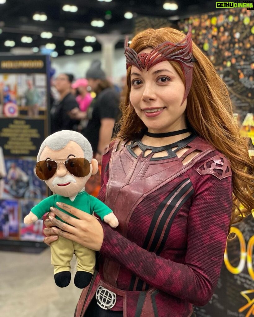 Stan Lee Instagram - Cosplayers 🤝 the Little Stan Lee plush Stop by booth 1127 at @comicconla today and tomorrow to snap a photo with the plush, sign our centennial message wall, make your own customized t-shirt and more! #StanLee100 #StanLee