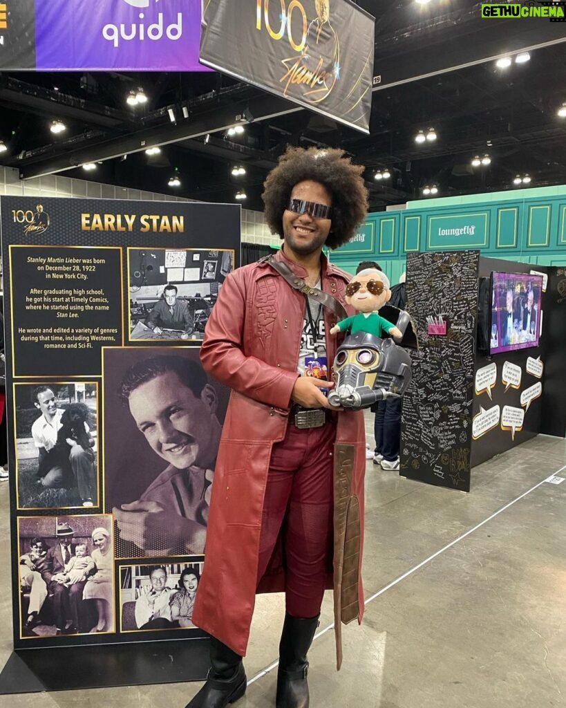 Stan Lee Instagram - Cosplayers 🤝 the Little Stan Lee plush Stop by booth 1127 at @comicconla today and tomorrow to snap a photo with the plush, sign our centennial message wall, make your own customized t-shirt and more! #StanLee100 #StanLee