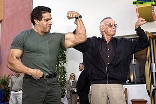 Stan Lee Instagram - 💪 Stan SMASH! #FlashbackFriday to Stan proving he was just as strong as his pal @theofficiallouferrigno, the original live action Green Goliath himself, at the premiere of The Hulk in 2003! #StanLee