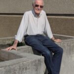 Stan Lee Instagram - Need something to make you smile today? We got you. Please enjoy this pleasantly posed photo of Smilin’ Stan sitting outside. 😊 #StanLee #tbt