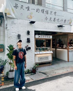 Stanley Yau Instagram - // 其實呢個真喺我嘅煩惱!
因為台灣太多好食嘅嘢，劇組便當又有好多選擇! 
我每日都諗今日食咩好😂

大家又有無餐廳推介呢？
#mirrorweare