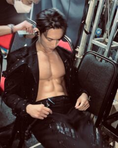 Stanley Yau Instagram - // 每一次feeling feeling so hot 出嚟之前後台嘅準備😂 #mirrorweare #mirrorfeelthepassionconcerttour2024