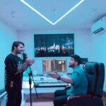 Stebin Ben Instagram – Jaana ❤️❤️ 
.

Make your reels now on #Jaana 
.

@azeemdayani @arvindrkhaira @hunny777__ @bunny555__ @desimelodies @kamyachoudhary