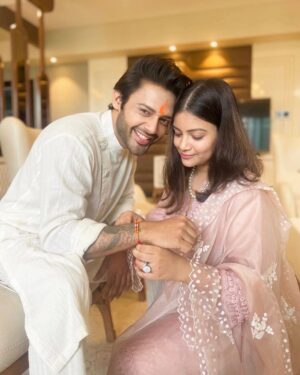 Stebin Ben Instagram - Phoolon ka taraon ka sabka kehna hai , Ek Hazaron mein meri Behna hai.

Love you ❤️
