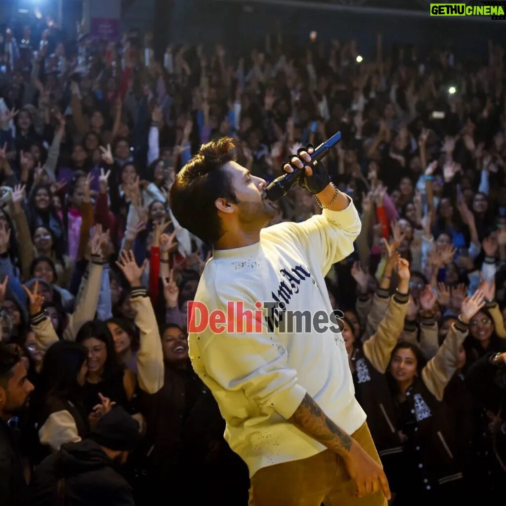 Stebin Ben Instagram - "#Delhi has always been the best. Jab bhi main #Dilli aata hun, toh energy crazy hoti hai. But #JDMC was exceptional" #StebinBen enthralled the audience at #JankiDeviMemorialCollege fest #Symphony. Tap the link in our story to read as he shared his experience and plans for 2023 . . . #stebinben #music #delhi #thodathodapyaar #stebin #stebinbenlive #dillikisardi #jankidevimemorialcollege #jdmc #jdmcollege #rulakegayaishqtera #baarishbanjaana #delhiuniversity #symphony23