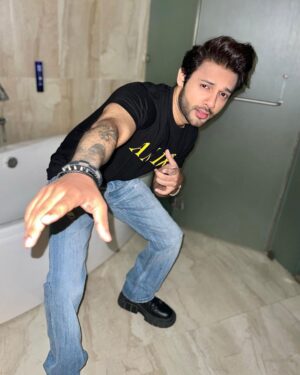 Stebin Ben Instagram - Checking my super powers before hitting the stage ⚡️⚡️