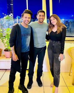 Stebin Ben Instagram - There’s so much to learn every time I meet you. Humility, passion and so much more. Legend for a reason #MahendraSinghDhoni @mahi7781 Bhai ❤️ @nupursanon @hitesh412740