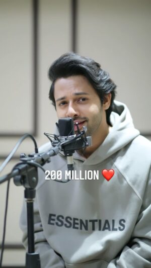 Stebin Ben Instagram - Because you guys have given so much love to my song #ThodaThodaPyaar and to it’s Reel too ❤️ Here’s posting the #viral video again.