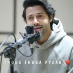 Stebin Ben Instagram - 2.5 Million Reels on Thoda Thoda pyaar hua tumse ❤️ keep it coming 🥰🙌🏻 #thodathodapyaar #stebinben @zeemusiccompany