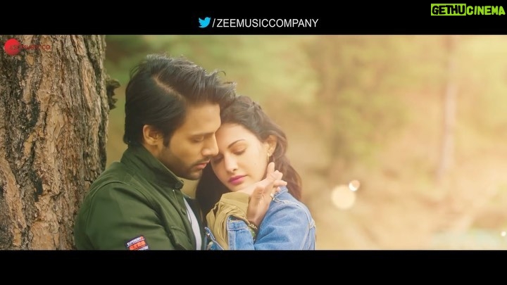 Stebin Ben Instagram - My new song #ZaraZara ft. @amyradastur93 Is now out on YouTube ! This song is something absolutely different from what you have seen me doing before. Need your love and support! Link in bio ❤️ #ZeeMusicOriginals #stebinben #amyradastur @piyush_shankar @thestorywala_ @gchawla62 @abhendraofficial @charit24 @anuragbedii @kirthirai
