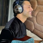 Stebin Ben Instagram - Got lost in a different zone listening to my next song release with the new #DysonZone . What a sound with advanced noise cancellation, top notch audio. @dyson_india #DysonIndia #Gifted