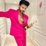 Stebin Ben Instagram - Thank you for this wonderful honour @iconicgoldaward for Best Live Performer 2024 🩷 Taj Lands End, Mumbai