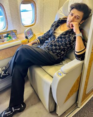 Stebin Ben Instagram - Jamming at 40,000ft @emirates