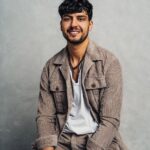 Stefan Airapetjan Instagram - 🎄 VÕIDA PILETID! 🎄 MyHits ja Stefan teevad sulle jõulukingituse! 🥲 Loosime 5 õnnelikku, kes saavad koos sõbraga tulla Stefani albumikontserdi salvestusele sel pühapäeval Tallinnas. 🌟 🎄 märgi sõber, kes teeks Stefani kontserdiks kohe kalendri vabaks 🫶🏼 🎄 ole @myhitseesti fänn Võitjad: @merlin_melany @elo.marten @mariakolk @mashhake @marylintilga Tallinn, Estonia