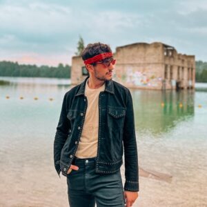 Stefan Airapetjan Instagram - ✨LOOS ON LÕPPENUD✨
Miraaži lüürikavideo ilmumise puhul teen 9. juulil toimuva Rakvere Vallimäe ürituse piletiloosi kahele! Selleks tagi oma sõber kommentaaridesse, kellega koos tahaksid tulla ❤️ võitja loosin 8ndal välja 😘