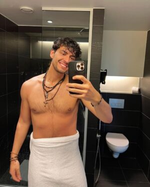 Stefan Airapetjan Instagram - Kuuma endaga tood kaasa, kui mind nõna vaatad 😏🔥 

@hedon_spa 😘, et lubad siin mõnuleda