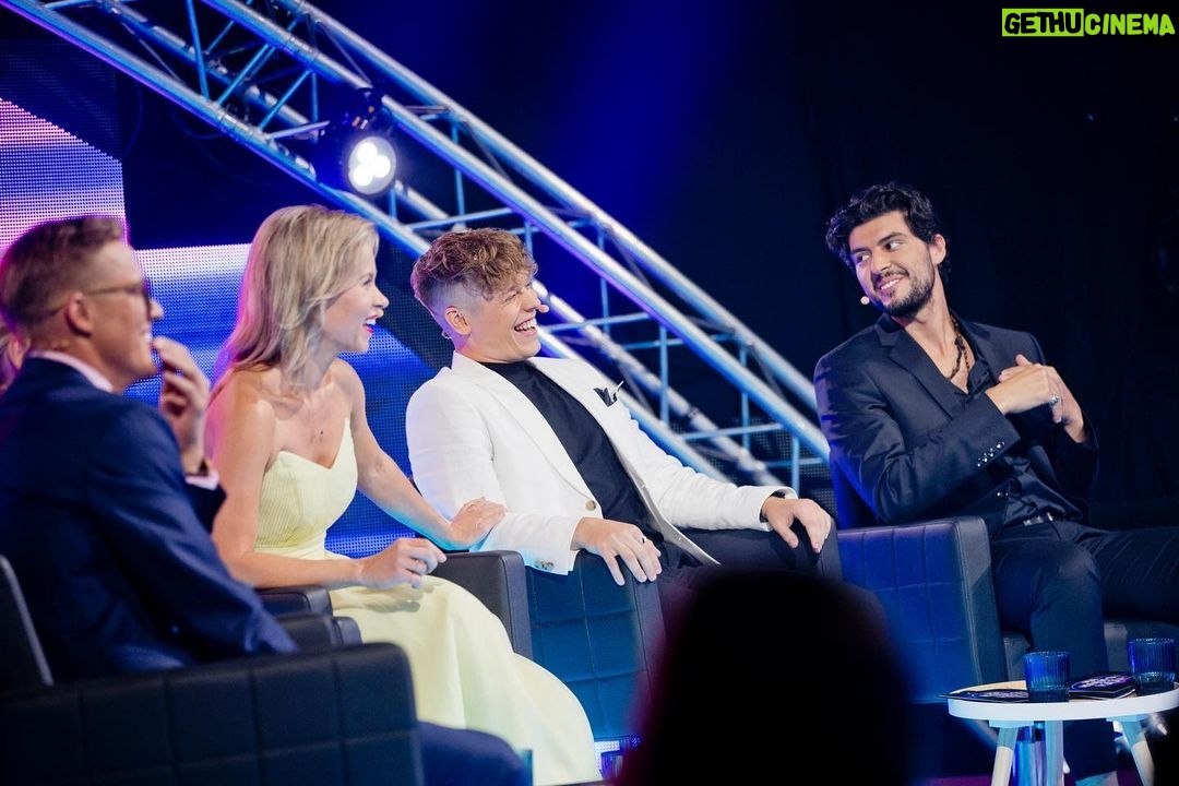 Stefan Airapetjan Instagram - #manäensuhäält @kanal2
