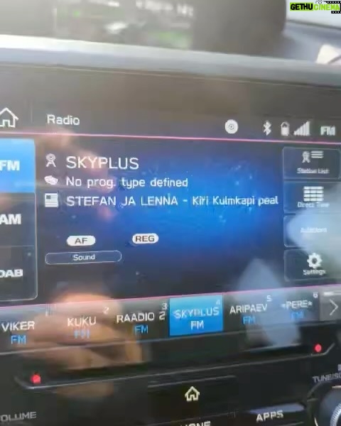 Stefan Airapetjan Instagram - Selle aasta enim mängitud lugu Eesti raadiotes 🤩 Uskumatu mõelda, kuidas see laul on jõudnud nii kaugele! Kõik tänu Teile ❤🥳😘