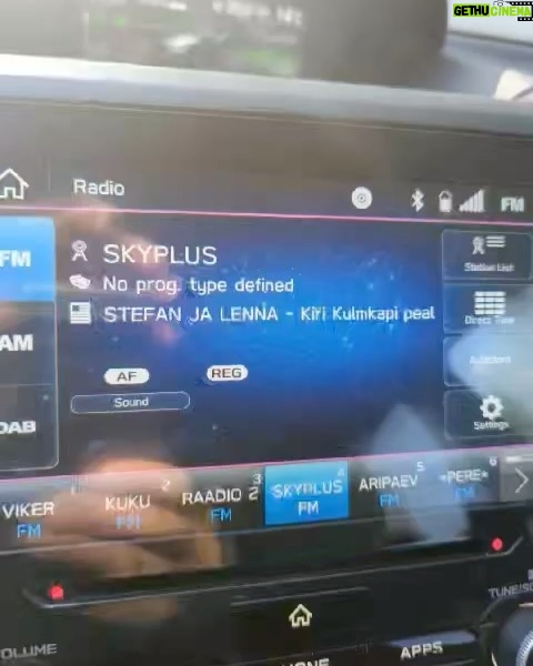 Stefan Airapetjan Instagram - Selle aasta enim mängitud lugu Eesti raadiotes 🤩 Uskumatu mõelda, kuidas see laul on jõudnud nii kaugele! Kõik tänu Teile ❤️🥳😘
