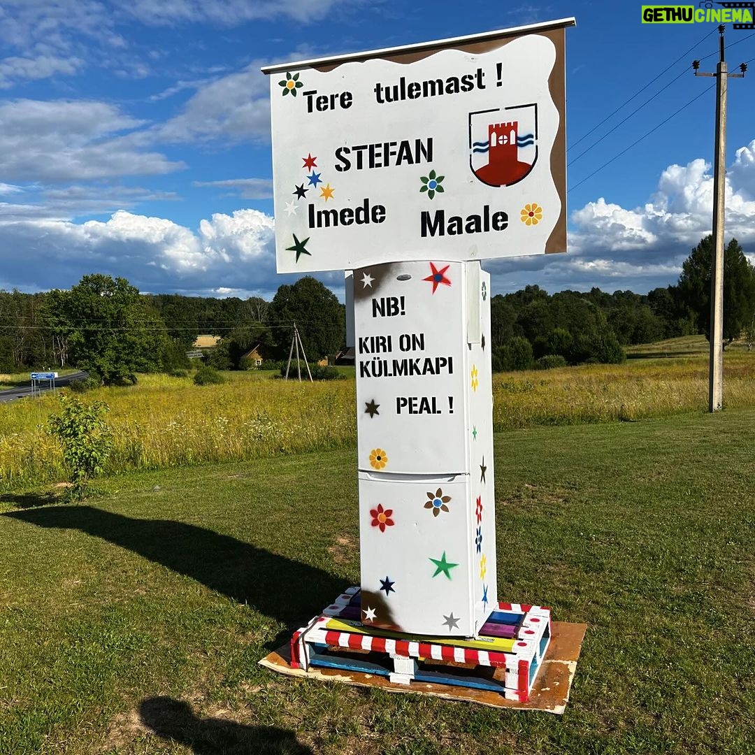 Stefan Airapetjan Instagram - Selle aasta enim mängitud lugu Eesti raadiotes 🤩 Uskumatu mõelda, kuidas see laul on jõudnud nii kaugele! Kõik tänu Teile ❤️🥳😘