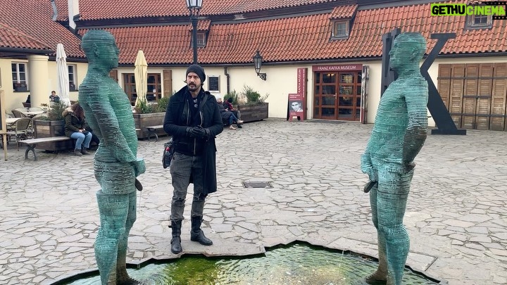 Stefan Kapičić Instagram - Piss (Czech: Čůrající postavy) is an outdoor 2004 sculpture and fountain by Czech artist David Černý, installed outside the Franz Kafka Museum in Malá Strana, Prague, Czech Republic. The fountain's basin is made of bronze and shaped like the Czech Republic. Standing in the fountain, opposite one another, are mechanical statues of men, standing 210 centimetres (6 ft 11 in) tall with bronze penises, urinating. Visitors to the area can command the men to write messages into the water via SMS... Franz Kafka muzeum